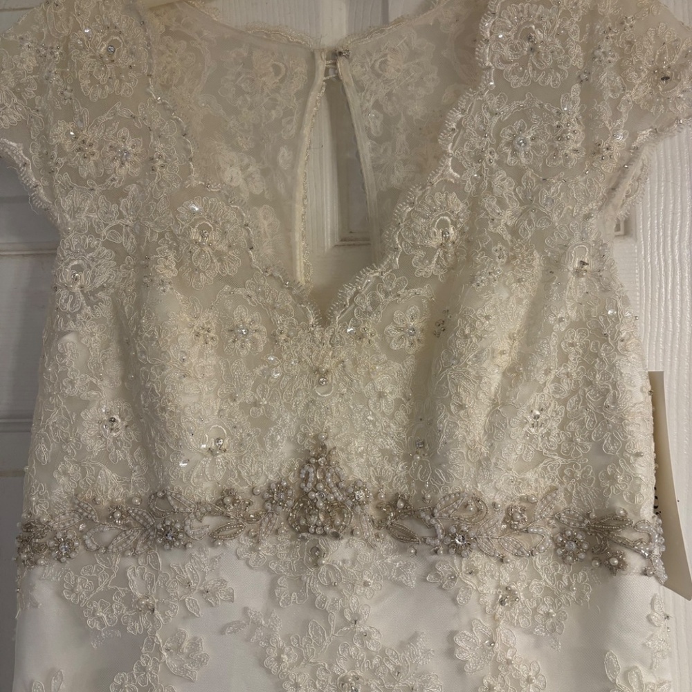 David’s Bridal Wedding Dress, ivory, size 12, new, unaltered. - Picture 2 of 7